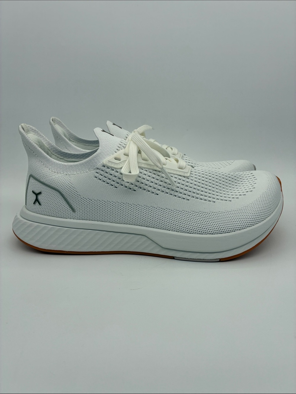 Flux Footwear Adapt Runner Men's Athletic Knit White Gum Sneakers  |  Size: 9